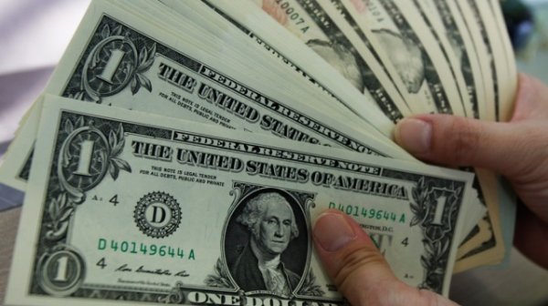 «Курс валют»: С начала августа доллар поднялся почти на 1 сом (график) — Tazabek