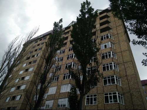 Бишкекский горкенеш согласился принять в муниципальную собственность 8 квартир экс-мэра Н.Тюлеева — Tazabek