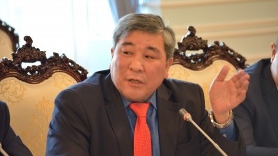Депутат Р.Момбеков заявил, что дал взятку для того, чтобы устроить своего ребенка в школу-гимназию №5 Бишкека