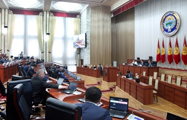 Жогорку Кенеш одобрил дифференциирование штрафов за непредставление налоговых отчетов — Tazabek