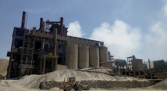Глава Минэкономики А. Кожошев ознакомился с ходом строительства нового цементного завода в Араванском районе — Tazabek