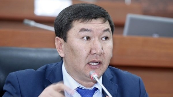 От Восточного автовокзала в год поступает 35 тыс. сомов, это же позор, - депутат Б.Райымкулов — Tazabek