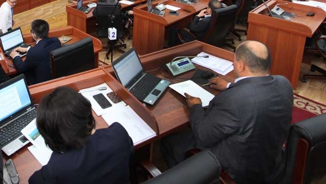 Жогорку Кенеш одобрил законопроекты об электронном управлении — Tazabek