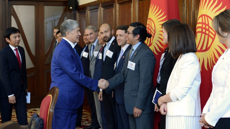 Кыргызстан становится свободной страной, где можно инвестировать и зарабатывать большие деньги, работая честно и прозрачно, - президент А.Атамбаев — Tazabek