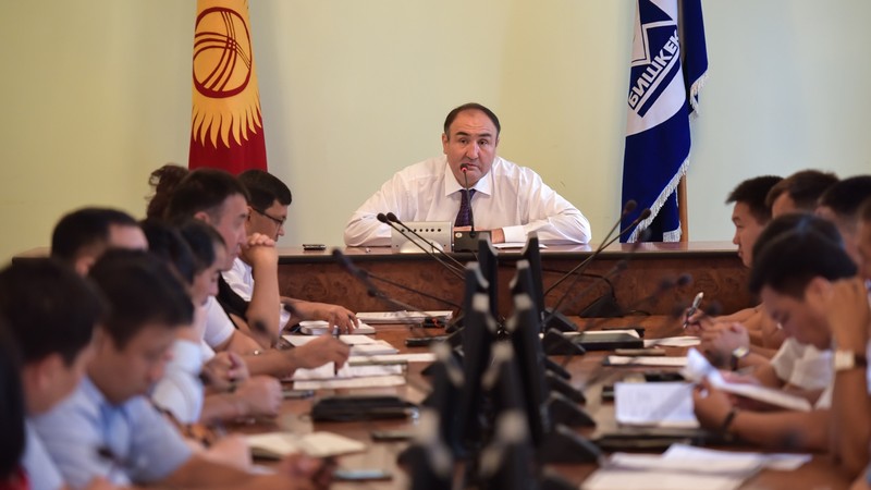 В Бишкеке обсудили реализацию проекта по реконструкции городских дорог — Tazabek