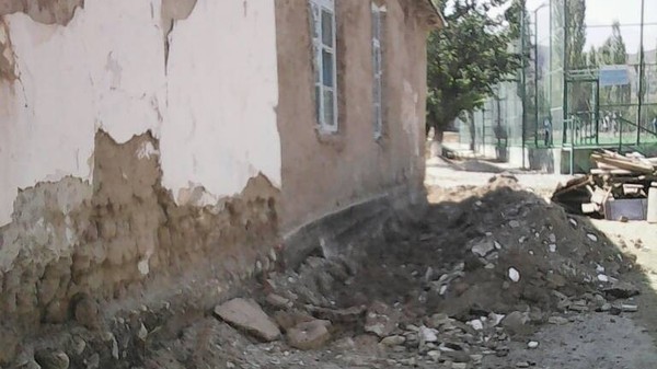 Жители села Тамаша Кадамжайского района не хотят, чтобы в аварийном здании школы открывали детсад