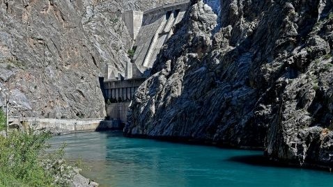 В «Электрических станциях» рассказали, почему трансформатор на Токтогульской ГЭС запустили на два дня позже объявленного — Tazabek
