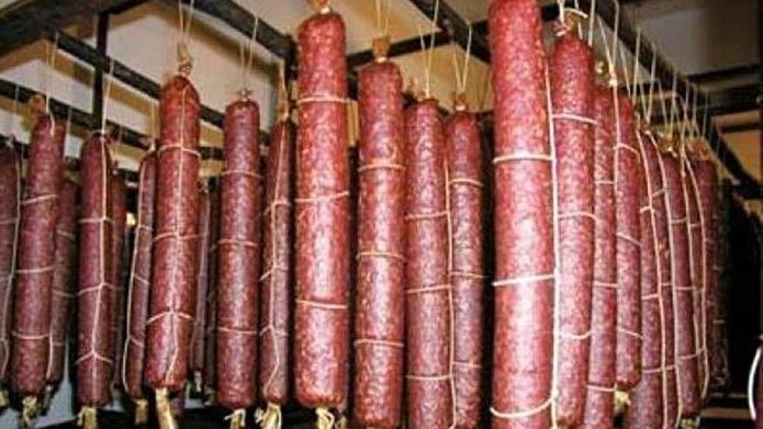 Бишкекская ветинспекция приостановила производство колбасного цеха и 5 точек фастфуда — Tazabek