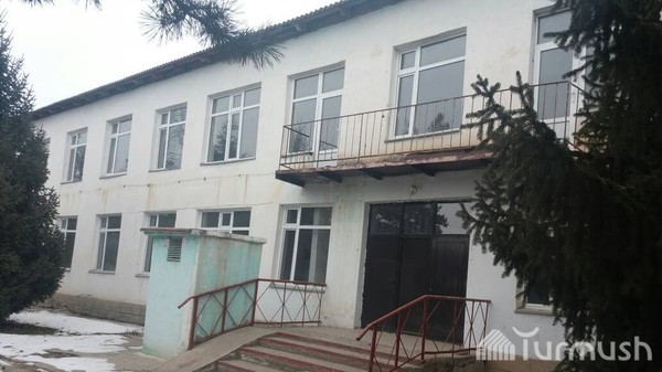 На Иссык-Куле после 20-летней судебной тяжбы с частниками на баланс сельской управы смогли вернуть здание под детсад