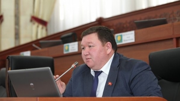 Депутат опасается, что любой человек может приехать в Кыргызстан и заниматься майнингом криптовалют в квартирах или где-нибудь в горах — Tazabek
