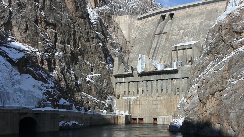 Депутат: Из-за взятых кредитов выработка электроэнергии с Токтогульской ГЭС подорожала до 56 тыйынов — Tazabek