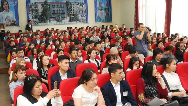 В Бишкеке с представителями школ обсудили профилактику правонарушений среди несовершеннолетних