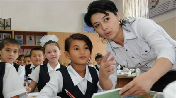 В Узбекистане ограничат проверки учителей и создадут правовую службу по их защите