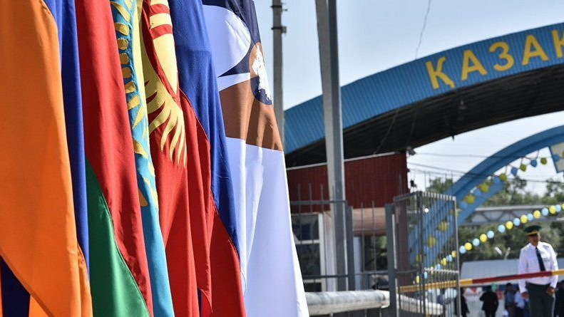 В какие страны ЕАЭС Кыргызстан сократил поставку товаров в I полугодии 2018 года? — Tazabek