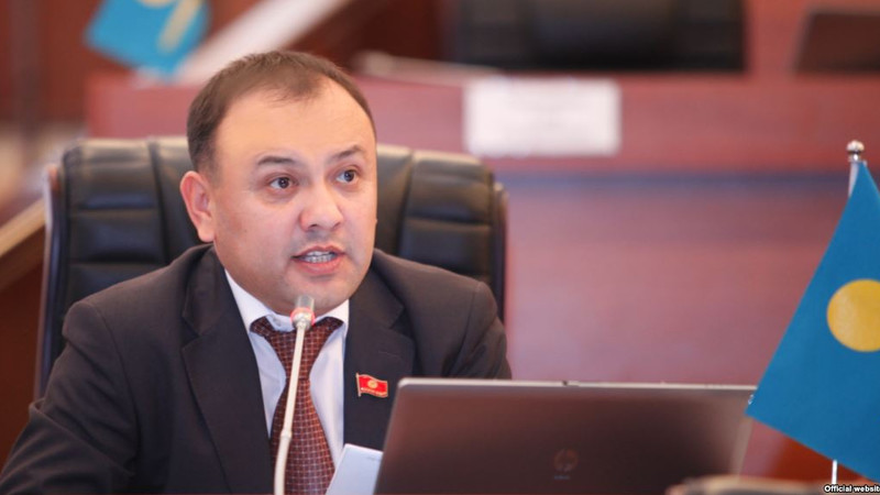Депутат Т.Тиллаев заявил, что ему стыдно за борт №1 и предложил решить вопрос с приобретением самолета даже в качестве подарка — Tazabek