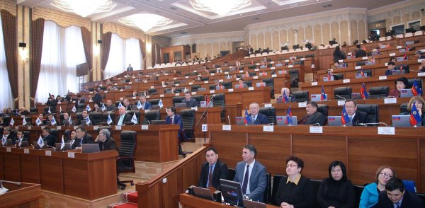 Жогорку Кенеш одобрил отчет Счетной палаты за 2015 год — Tazabek