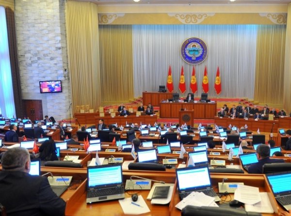 Жогорку Кенеш одобрил отчет НБКР за 2015 год — Tazabek