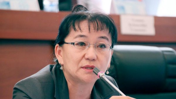 Депутат А.Алтыбаева считает, что глава Нацбанка, как и глава Верховного суда и президент, должны избираться только на один срок — Tazabek