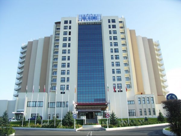 Судебные исполнители выставили на торги отель «Ак-Кеме» за 955,8 млн сомов из-за долгов — Tazabek