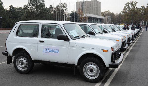 Отделениям «Кыргыз почтасы» переданы 20 компактных инкассаторских автомашин «Лада 2114» — Tazabek