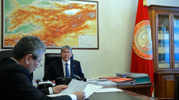Министр А.Касымалиев проинформировал А.Атамбаева об итогах исполнения республиканского бюджета на 2016 год — Tazabek
