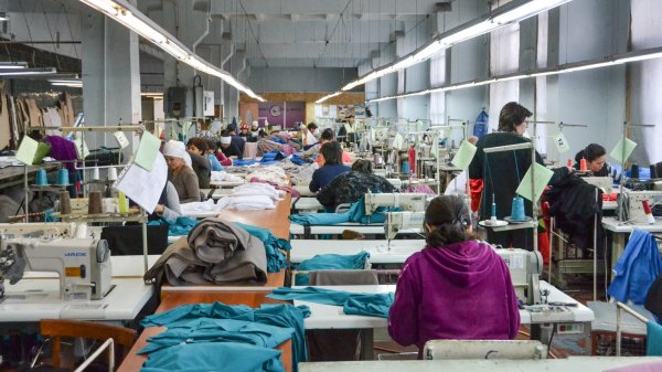 Замглавы Соцфонда и президент «Легпрома» поспорили о том, находится ли швейная отрасль находится в тени или нет — Tazabek