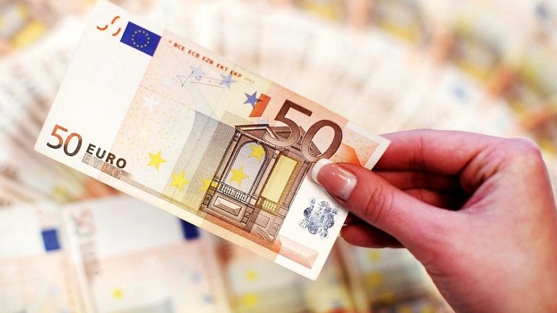 «Курс валют»: С 1 июня евро вырос на 3 сома (график) — Tazabek