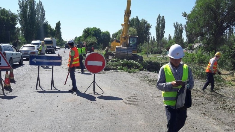 На автодороге Бишкек—Кара-Балта идет демонтаж существующих сооружений — Tazabek