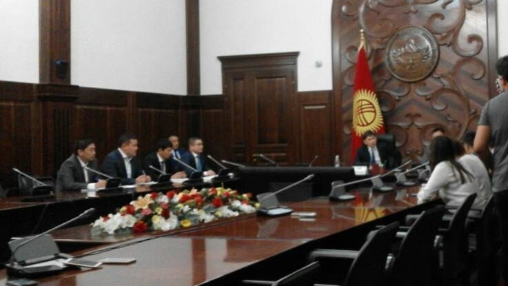 Премьер С.Исаков поддержал предложение о расторжении соглашения с чешской Liglass Trading — Tazabek