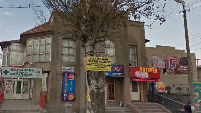 Видео — ГСБЭП выявила незаконно действующий  игорный клуб в Бишкеке по улице Жибек Жолу — Tazabek