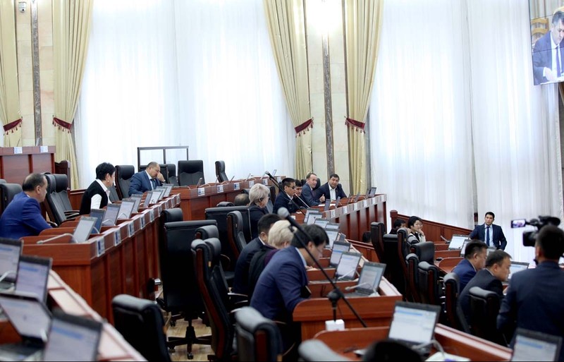 Депутат: Кто пролоббировал отсрочку до 2022 года переход Кыргызстана на бензин «Евро-5»? — Tazabek