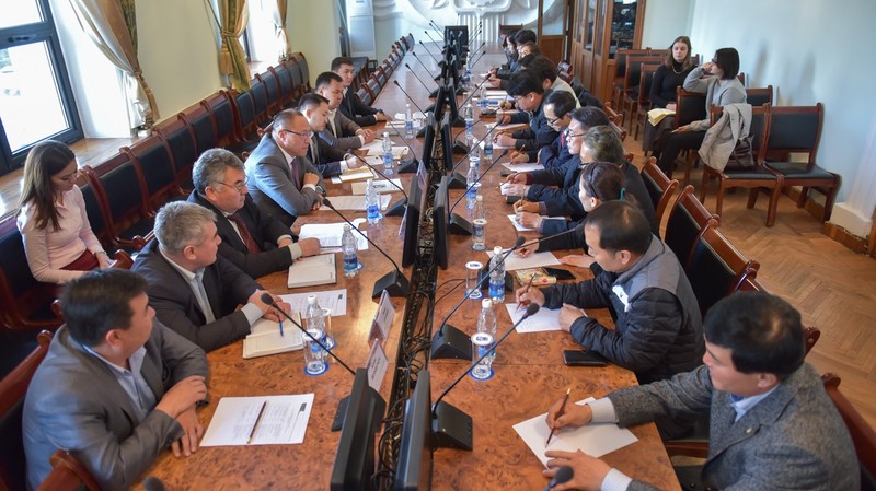 В мэрии Бишкека состоялась встреча с представителями предприятий Кореи и Монголии — Tazabek