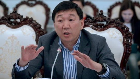 Депутат Б.Сулейманов обвинил правоохранительные органы в том, что они не докладывают о резонансных делах населению — Tazabek