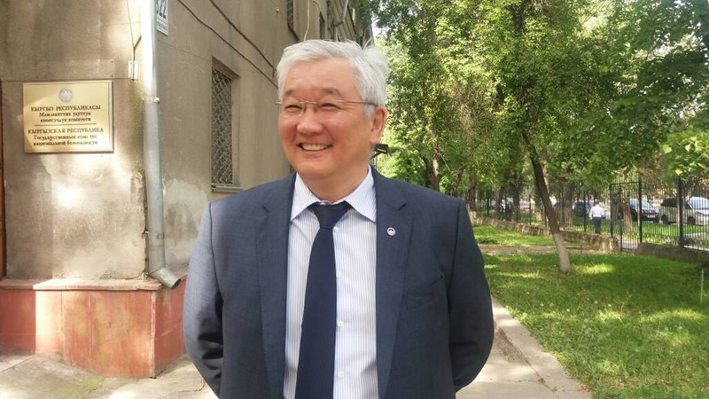 Фото — Глава ГТС К.Кулматов пришел на допрос в ГКНБ — Tazabek