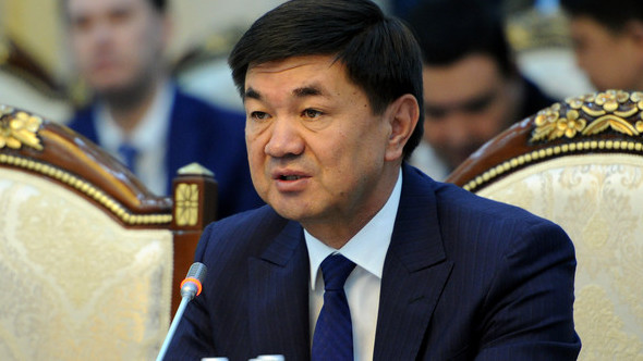 Премьер М.Абылгазиев ознакомился с ходом полевых работ в Баткенской области — Tazabek
