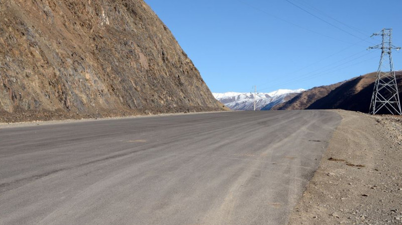 Строительные работы на автодороге Бишкек—Нарын—Торугарт выполнены на 90,8% — Tazabek
