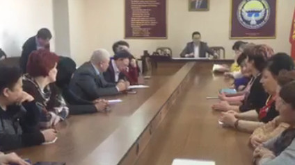 Директоров школ Бишкека, в которых с учеников требуют деньги, будут наказывать