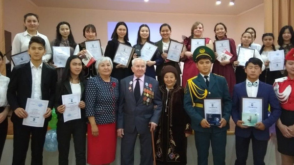 В Бишкеке наградили призеров конкурса военно-патриотической песни среди школьников «Жоокер ыры»