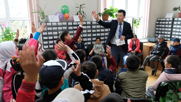В праздновании Всемирного дня книги и авторского права в Бишкеке приняли участие 1500 человек