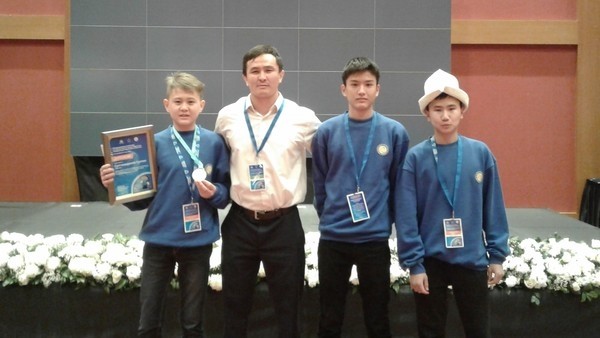 Азербайжандагы эл аралык олимпиадада 9-класстын окуучусу коло медаль тагынды