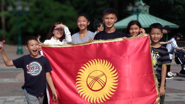 Бишкектик окуучулар Гонконгдогу математика боюнча олимпиададан 4 коло медаль алып келишти