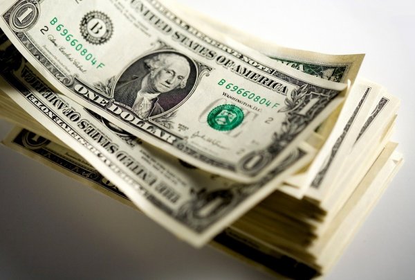 «Курс валют»: Доллар продается по 68,70 сома (график) — Tazabek