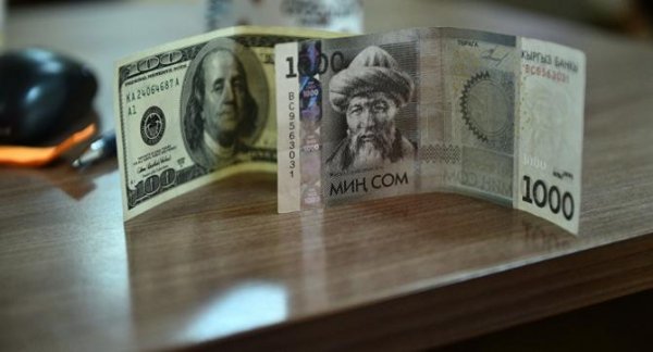 «Курс валют»: Доллар США стоит в обменках 67,8 сома, евро — 76,7 сома — Tazabek