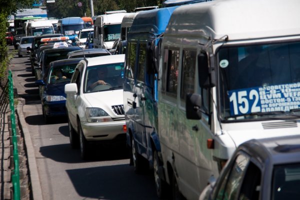 Кыргызстанцы стали больше ездить на такси и троллейбусах, сократив перелеты — Tazabek
