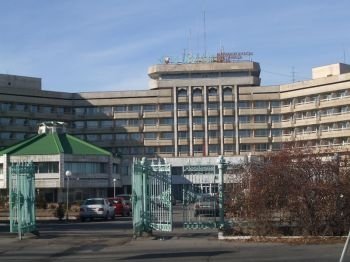 Депутат предложил главе ФГИ М.Мамбетжанову выставить на аукцион гостиницу «Иссык-Куль» — Tazabek