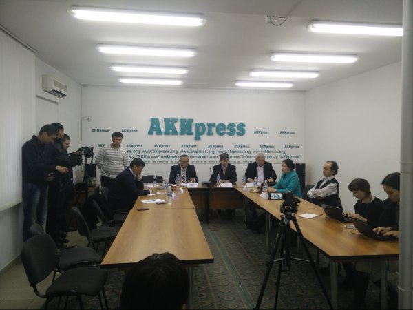 Как только инвесторы дают «живые» деньги Кыргызстану, чиновники начинают их брать, - экс-депутат Ф.Кулов — Tazabek