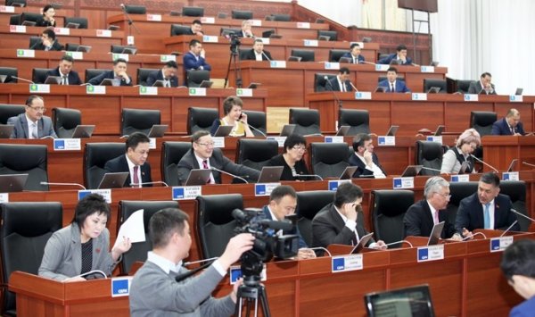 Парламент принял в III чтениях законопроект, регулирующий вопросы уплаты бонуса при пользовании недрами — Tazabek
