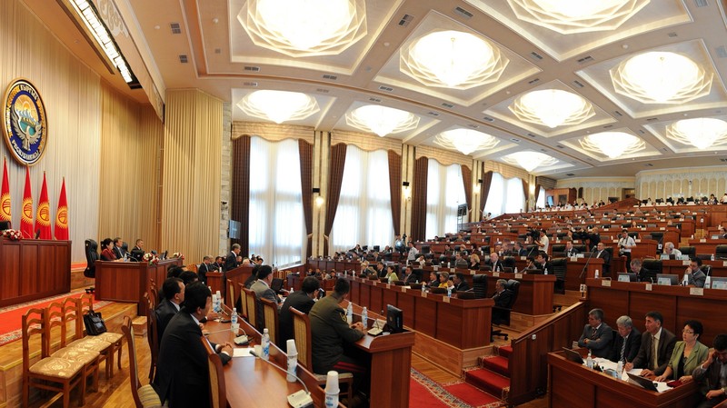 Траты Жогорку Кенеша: Сколько бюджетных денег депутатам понадобилось на гостиницы — Tazabek