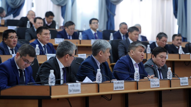 Кыргызстанцы больше всего не доверяют 5 госорганам: Кто вошел в список? — Tazabek