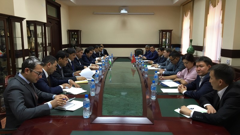 Кыргызстан и Узбекистан договорились о создании совместных предприятий и увеличении товарооборота — Tazabek